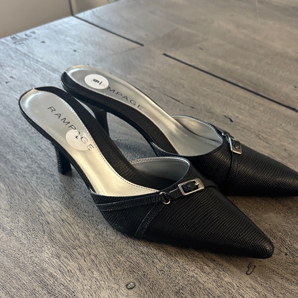 NWOT Rampage Fantasia Black Textured Pointed-Toe Kitten Heels